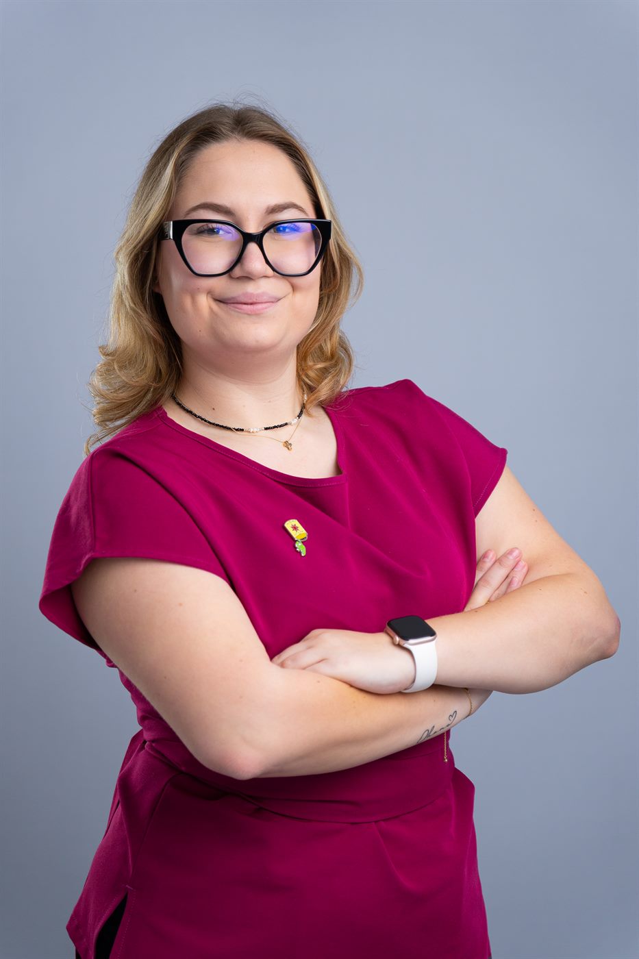 Headshot de studio pentru un membru al echipei Belle Dent